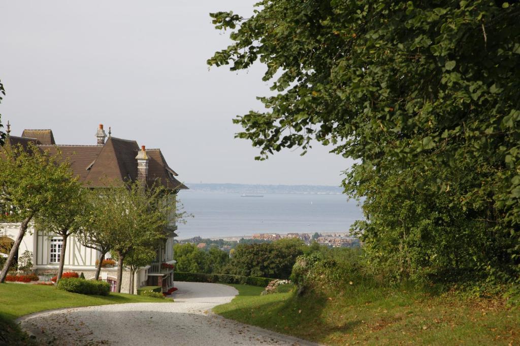 Bed and Breakfast Manoir De Benerville Deauville Exterior foto